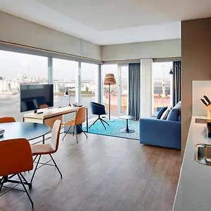 By Marriott Houthavens Отель
